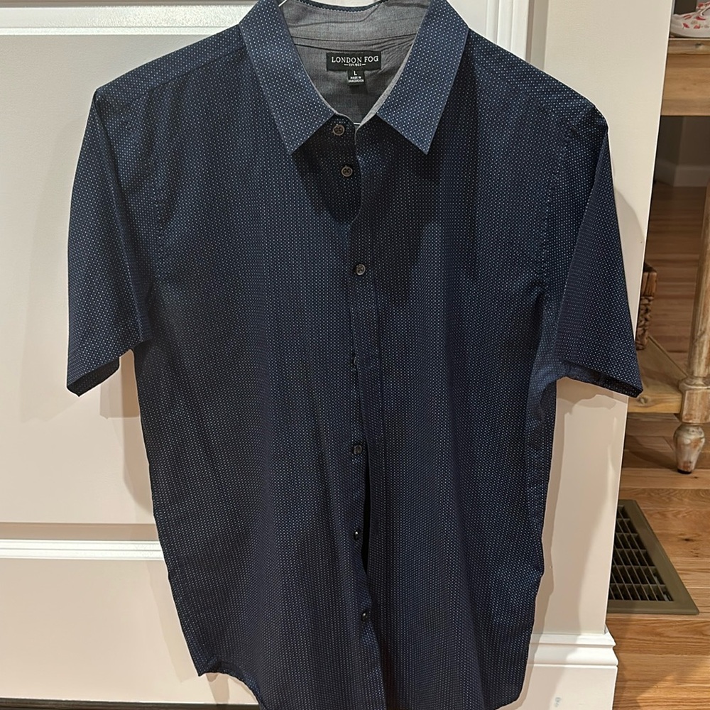 London Fog Blue Short Sleeve Button Up. Mens Large